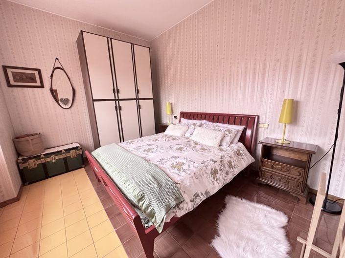 Image No.14-5 Bed Property for sale