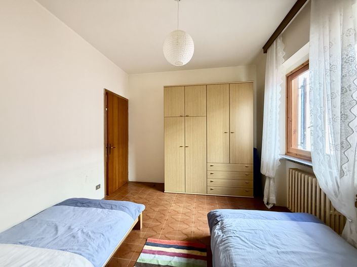 Image No.15-6 Bed Property for sale