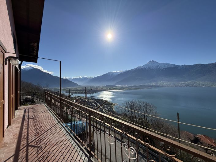 Image No.20-6 Bed Property for sale