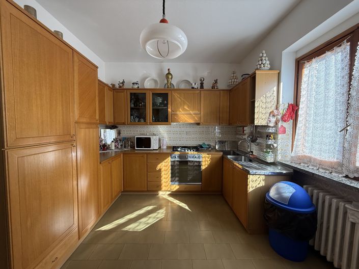 Image No.8-6 Bed Property for sale