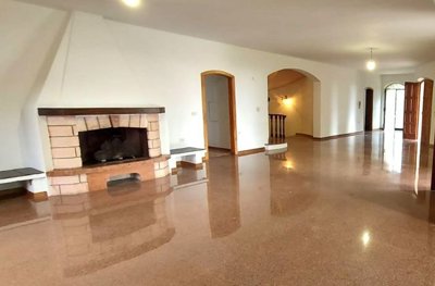 5490-monteprandone-9-lounge-fireplace