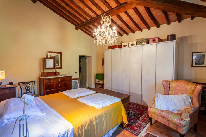 Image No.11-4 Bed Property for sale