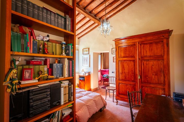 Image No.13-4 Bed Property for sale