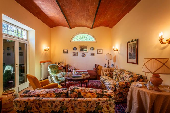 Image No.5-4 Bed Property for sale