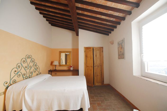 Image No.12-6 Bed Semi-Detached for sale