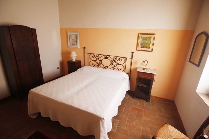 Image No.13-6 Bed Semi-Detached for sale