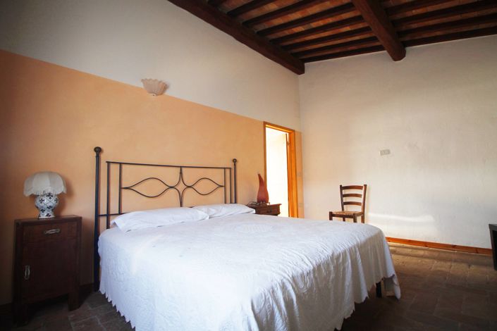 Image No.14-6 Bed Semi-Detached for sale