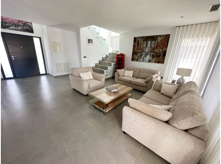 Image No.25-5 Bed Villa for sale