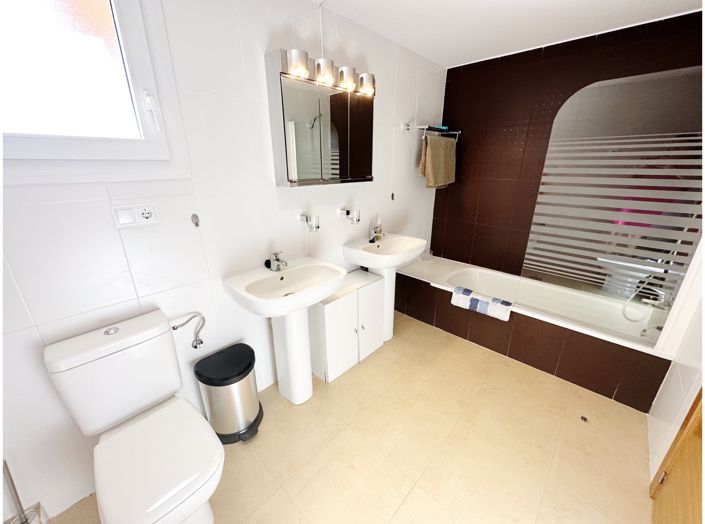 Image No.25-3 Bed Apartment for sale