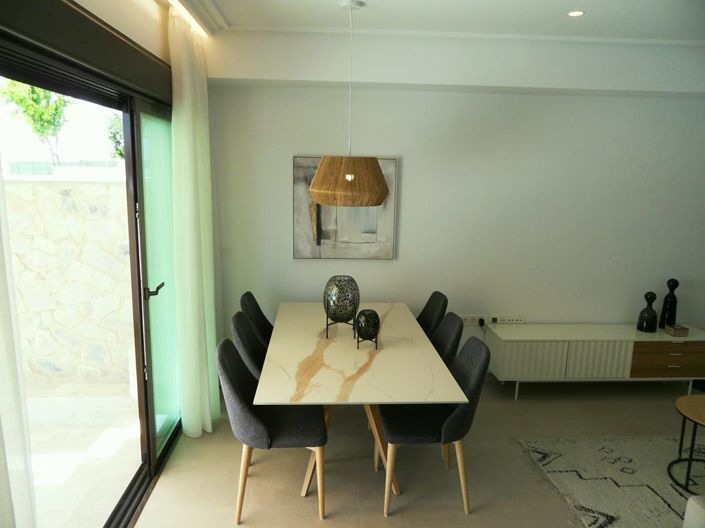 Image No.15-4 Bed Townhouse for sale