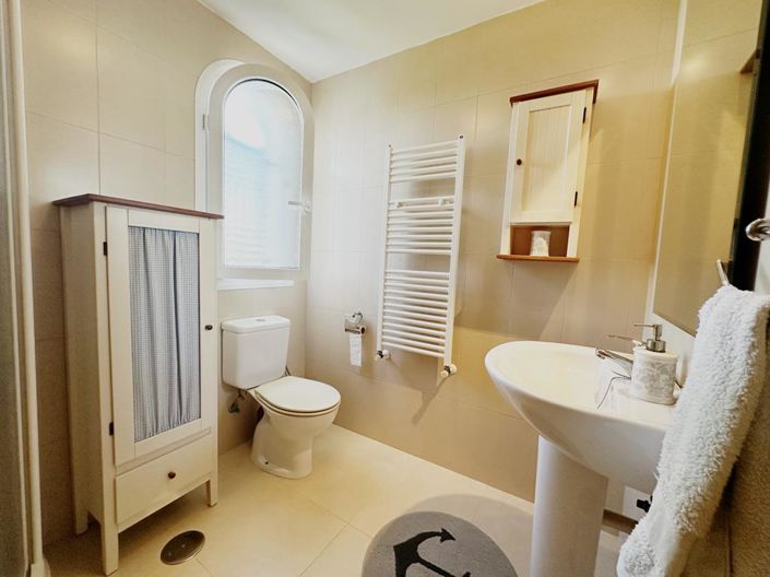 Image No.20-2 Bed Apartment for sale