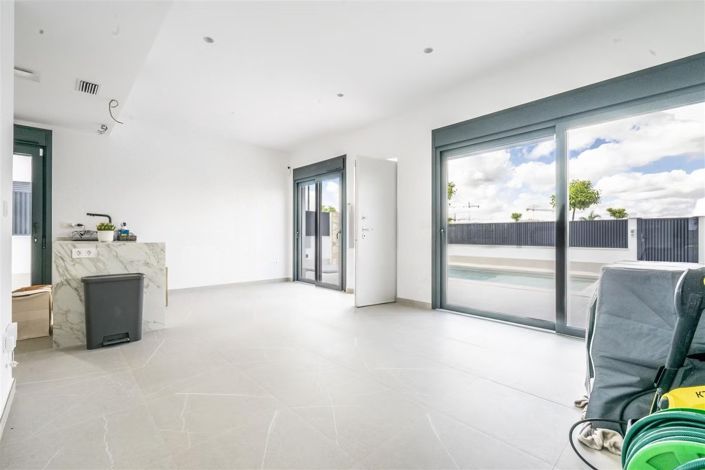 Image No.3-3 Bed Villa for sale