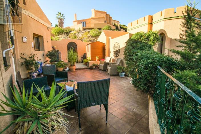 Image No.38-2 Bed Villa / Detached for sale