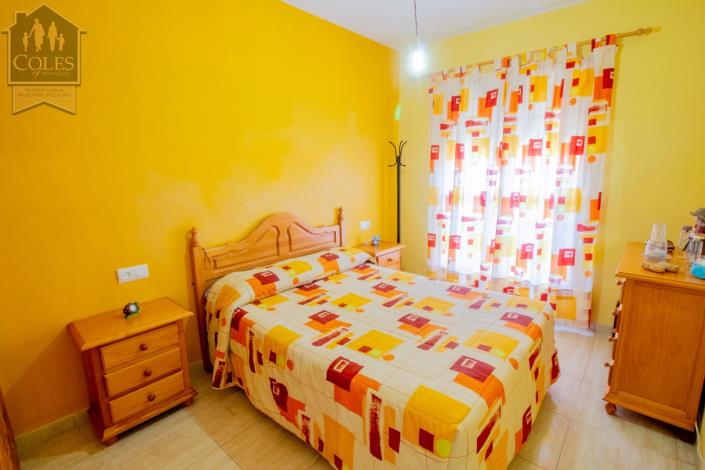 Image No.15-6 Bed Townhouse for sale