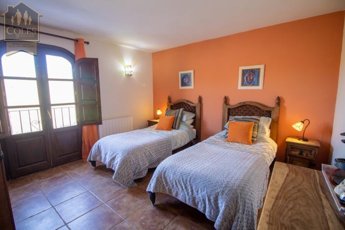 Image No.24-7 Bed Cortijo for sale