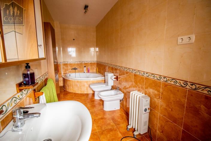 Image No.27-4 Bed Villa / Detached for sale