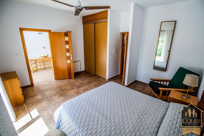 Image No.27-5 Bed Villa / Detached for sale