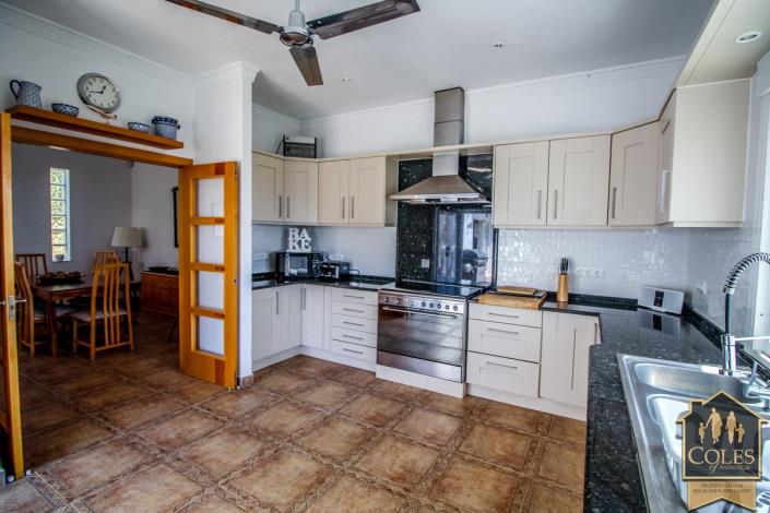 Image No.37-5 Bed Villa / Detached for sale