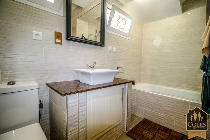 Image No.45-5 Bed Villa / Detached for sale