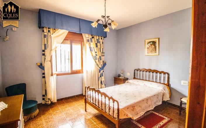 Image No.15-4 Bed Villa / Detached for sale