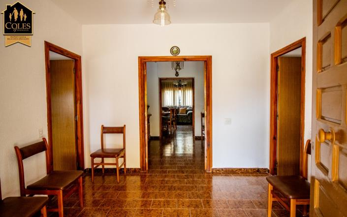 Image No.19-4 Bed Villa / Detached for sale