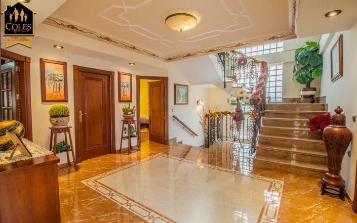 Image No.5-6 Bed Villa / Detached for sale