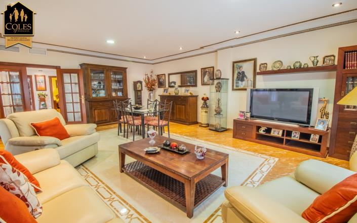 Image No.15-6 Bed Villa / Detached for sale