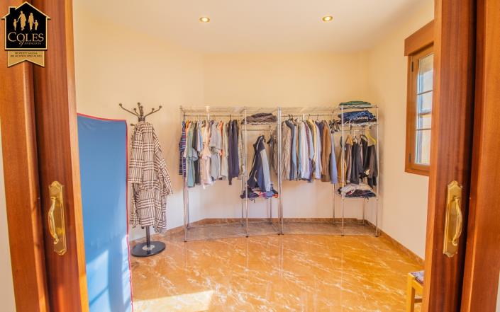 Image No.27-6 Bed Villa / Detached for sale