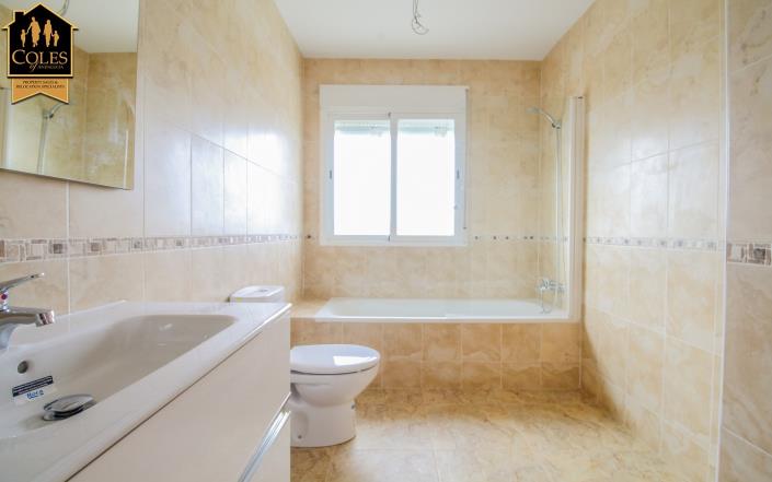 Image No.18-4 Bed Villa / Detached for sale