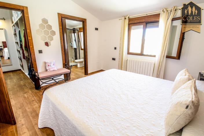 Image No.24-6 Bed Cortijo for sale