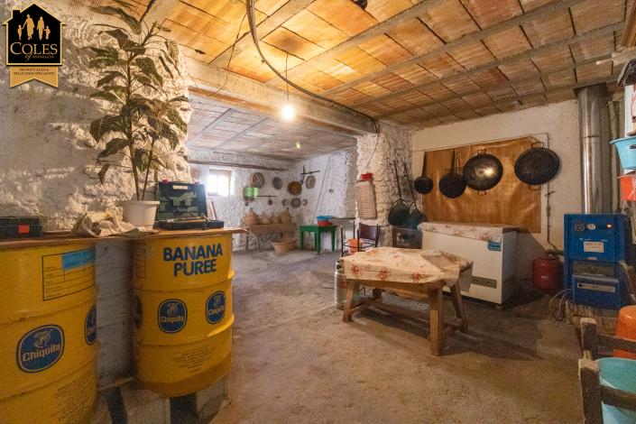 Image No.20-5 Bed Townhouse for sale