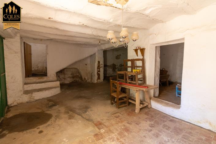 Image No.28-5 Bed Townhouse for sale