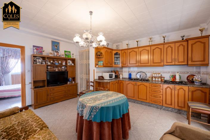 Image No.6-6 Bed Townhouse for sale