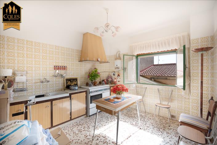 Image No.9-6 Bed Townhouse for sale