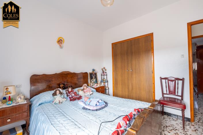 Image No.11-6 Bed Townhouse for sale