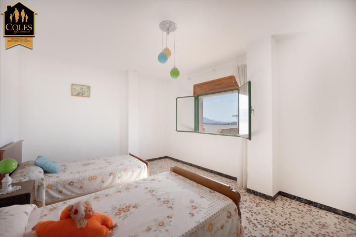 Image No.13-6 Bed Townhouse for sale