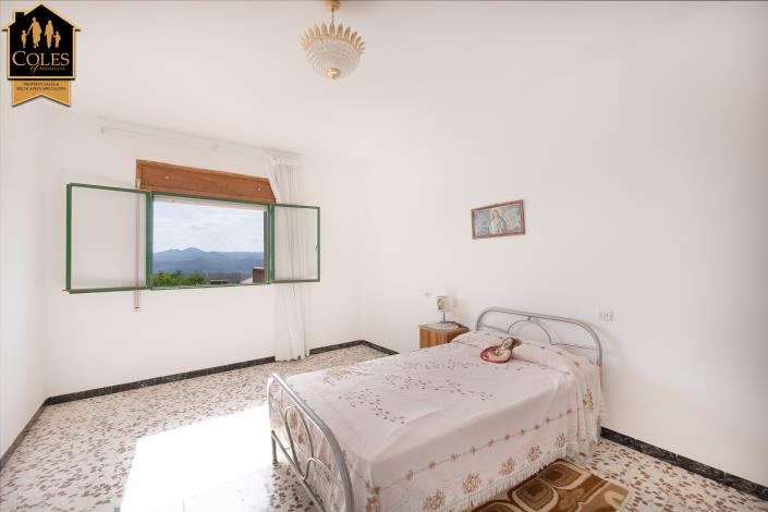 Image No.15-6 Bed Townhouse for sale