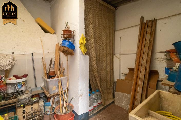 Image No.27-6 Bed Townhouse for sale