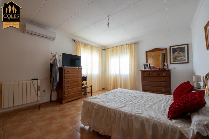 Image No.11-5 Bed Townhouse for sale