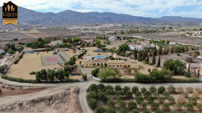 Image No.3-7 Bed Villa / Detached for sale