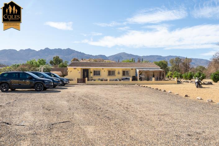 Image No.12-7 Bed Villa / Detached for sale