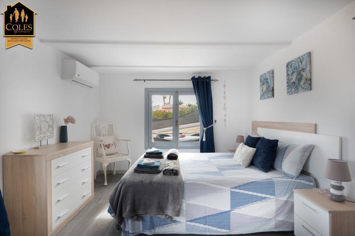 Image No.34-6 Bed Villa / Detached for sale