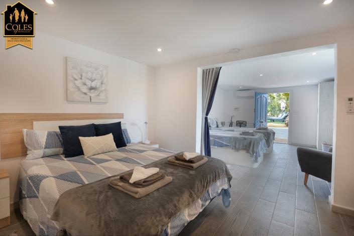 Image No.38-6 Bed Villa / Detached for sale