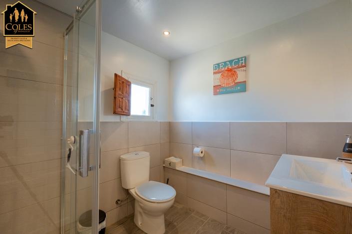 Image No.40-6 Bed Villa / Detached for sale