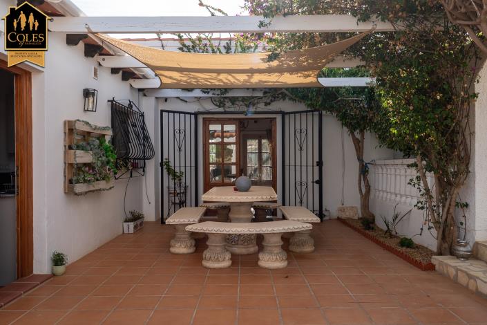 Image No.52-6 Bed Villa / Detached for sale