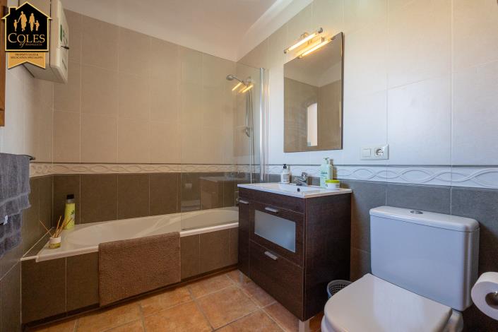 Image No.20-3 Bed Villa / Detached for sale