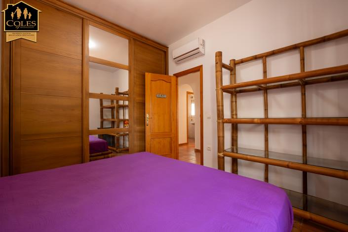 Image No.12-6 Bed Villa / Detached for sale