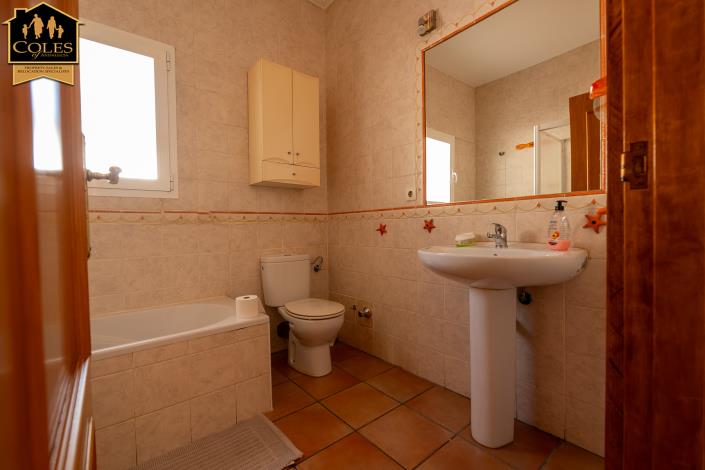 Image No.15-6 Bed Villa / Detached for sale