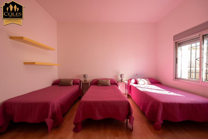 Image No.27-6 Bed Villa / Detached for sale