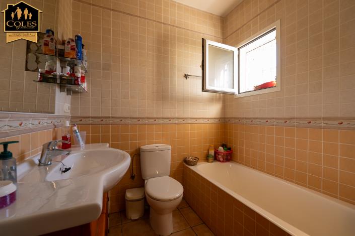 Image No.42-6 Bed Villa / Detached for sale